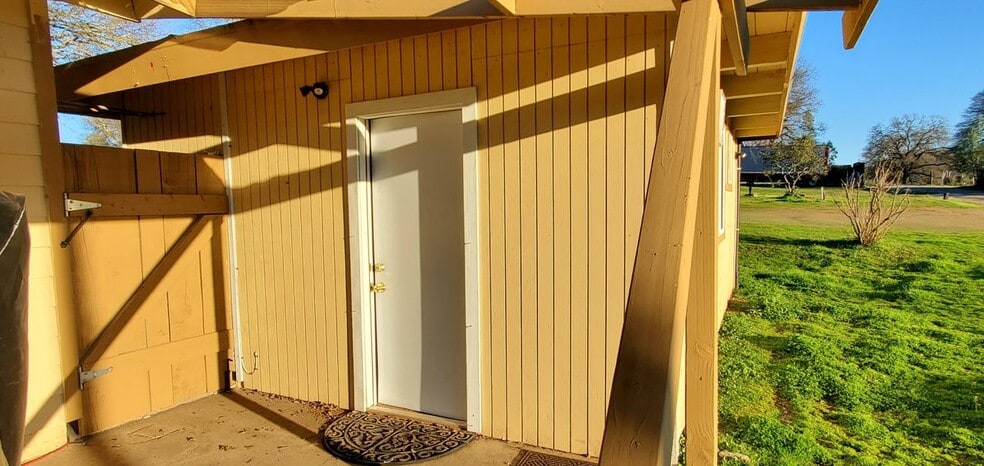 Building Photo - 1840 Green Valley Rd