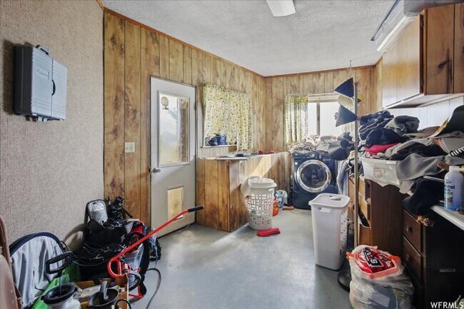 Building Photo - 5 bedroom in Pleasant View UT 84414