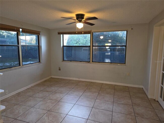 Building Photo - 3431 Overland Dr