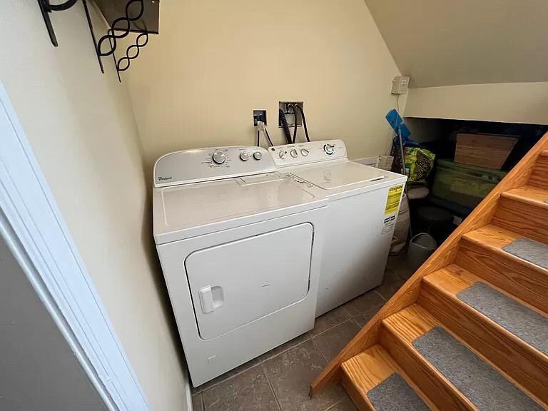 Building Photo - 63 Oakland St