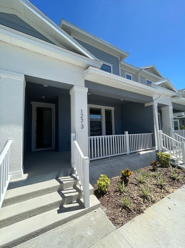Building Photo - AVAILALBE NOW!! TOWNHOME IN HIGHLY DESIRAB...