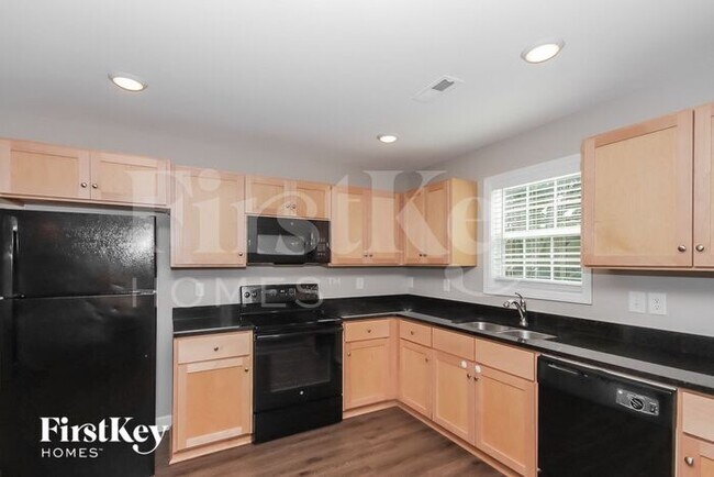 Building Photo - 625 Wilson St