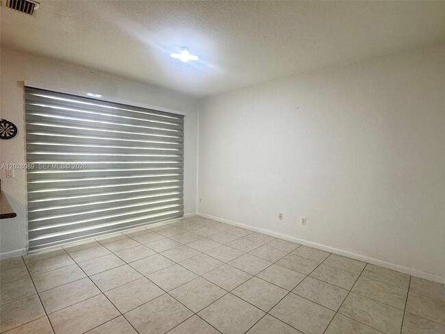 Building Photo - 662 NE 21st Terrace