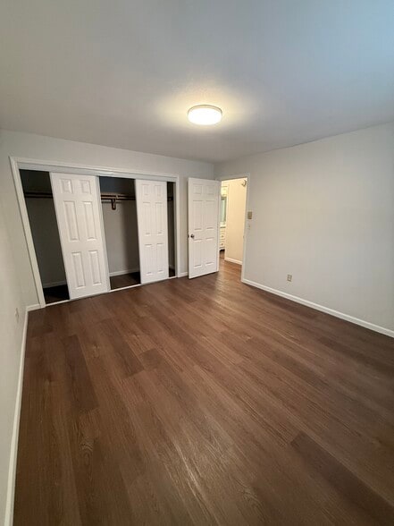 Building Photo - 261 Main St