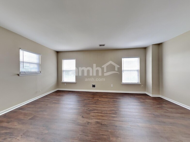 Building Photo - 1306 Song Sparrow Way