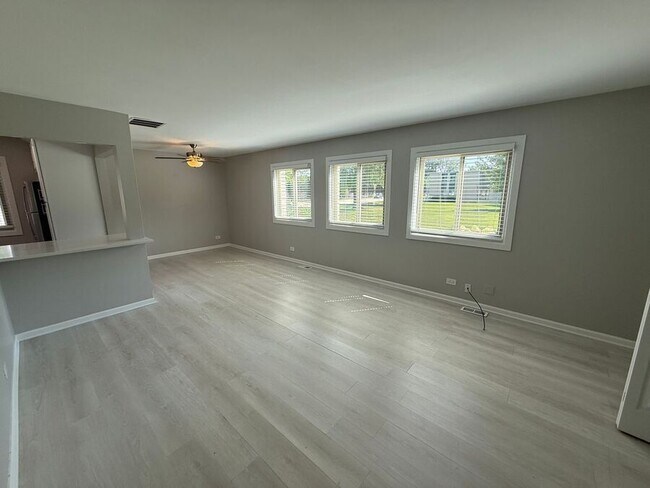 Building Photo - 651 W Park Ave