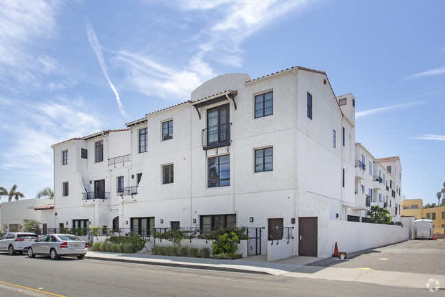 Building Photo - Santa Clara Courts Apartments of Ventura