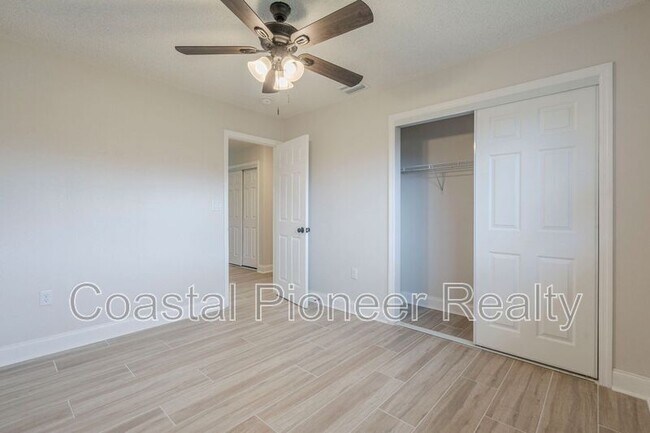 Building Photo - 4600 Venetian Blvd NE