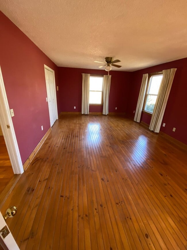 Building Photo - 2 Bed 2 Bath Home in Whites Creek. 20 minu...