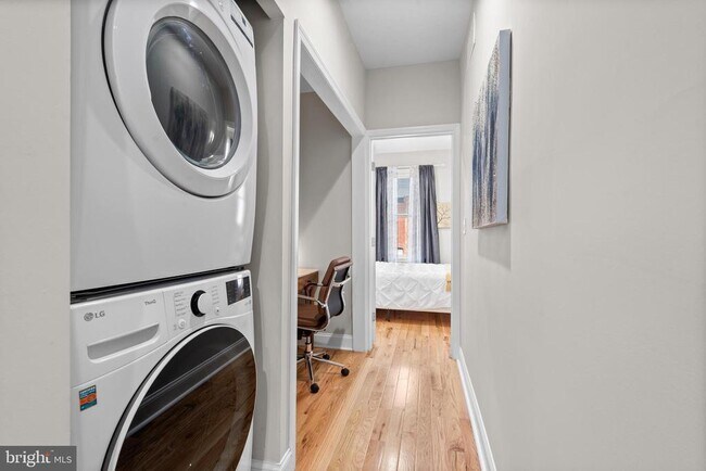 Building Photo - 2219 E Chase St