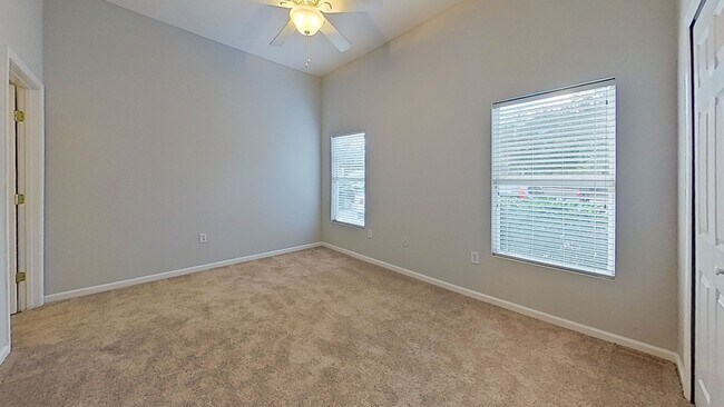 Building Photo - 2 Bed 2 Bath Condo Available in Villa Beauclerc!