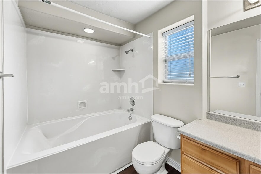 Building Photo - 2530 Cimmaron Dr