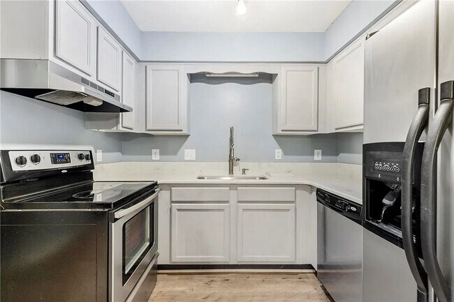 Building Photo - 1094 Chinook St