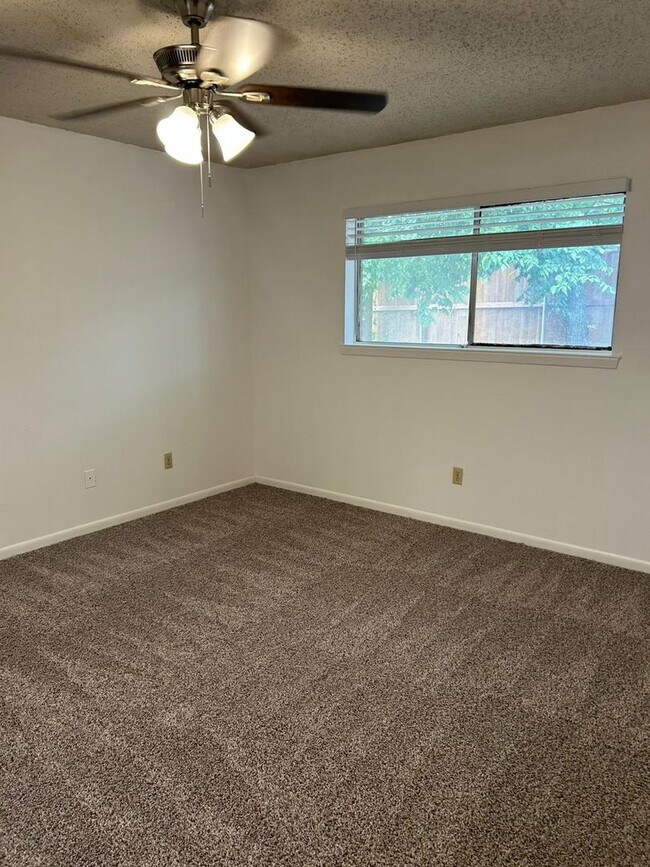 Building Photo - 1508-1510 Blackwell Drive