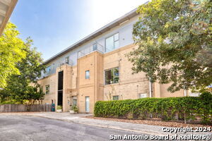 Building Photo - 1115 S Alamo St