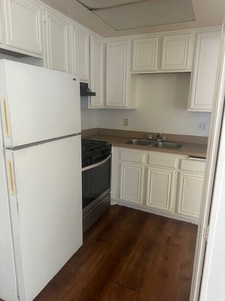 Building Photo - 713 Alturas Ln