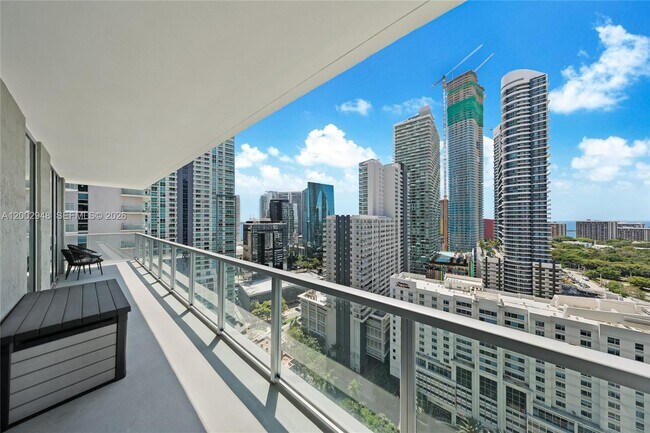 Building Photo - 1111 SW 1st Ave