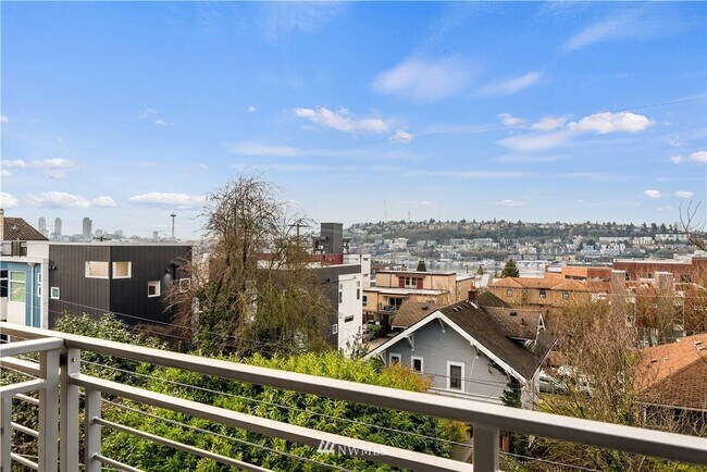 Building Photo - 2321 Boylston Ave E