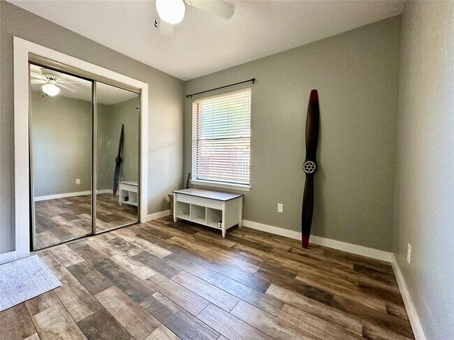 Building Photo - 1003 Markham Ln