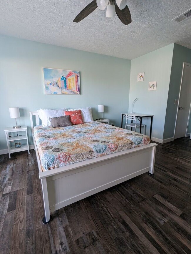 Building Photo - Fully Furnished Coastal Living in the Heart of Panama City Beach!