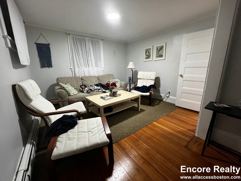 Building Photo - 16 Upland Rd