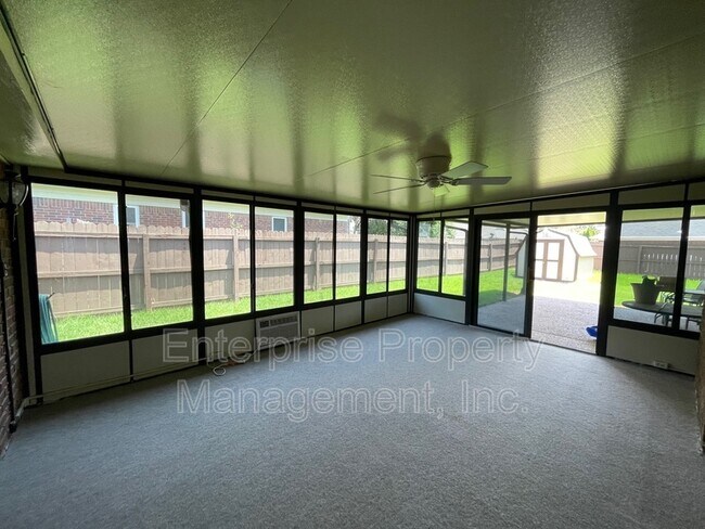 Building Photo - 3840 Charbon Ln