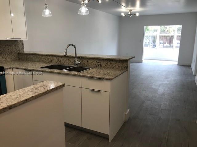 Building Photo - 120 Royal Palm Rd