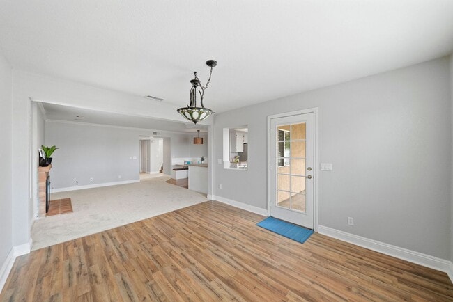 Building Photo - 40115 Starling St