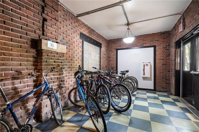 Building Photo - 1031 State St NW