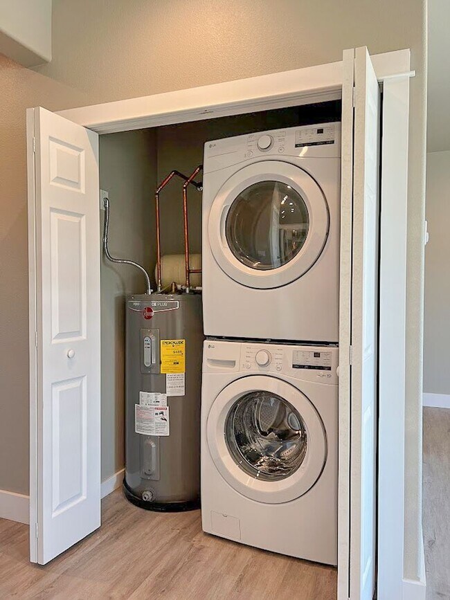 Building Photo - Pet Friendly 2 bed/ 2 bath unit at Soldier Ridge!