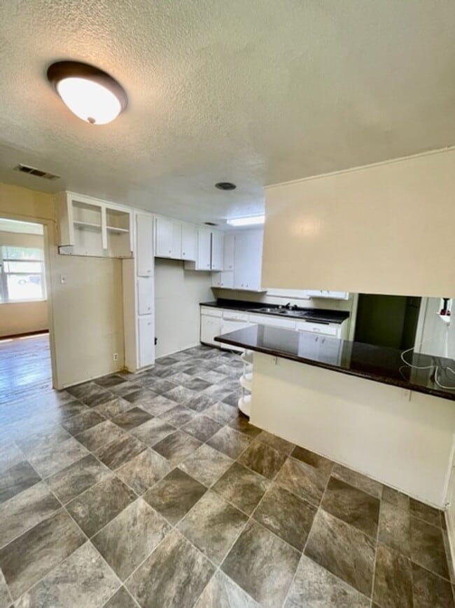 Building Photo - 2605 Speight Ave