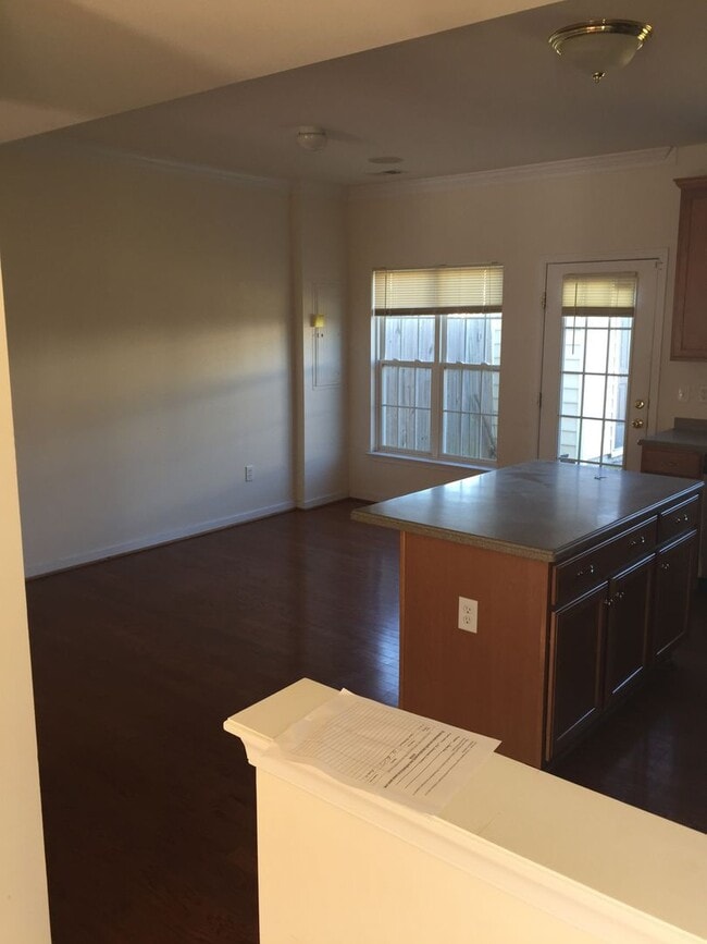 Building Photo - Charming 3 Bedroom, 2.5 Bath Townhome for Rent