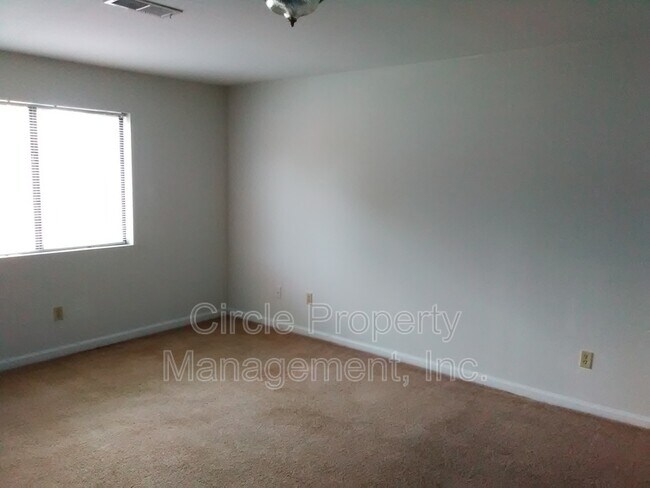 Building Photo - 2021 Highridge Dr SW
