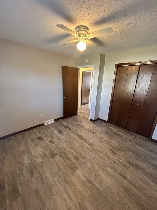 Building Photo - 7615 Walnut Ave