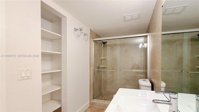 Building Photo - 643 Vista Isles Dr