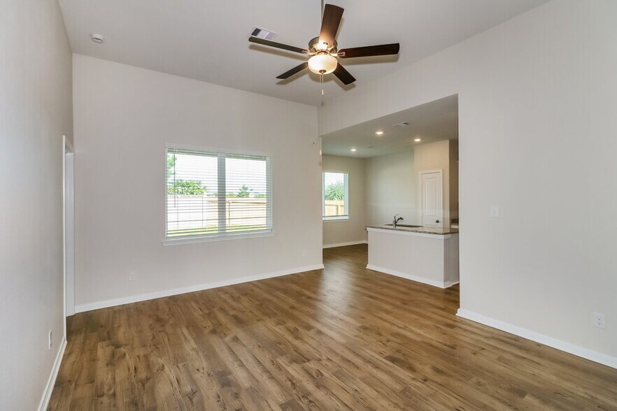 Building Photo - 149 Dogwood Point Dr