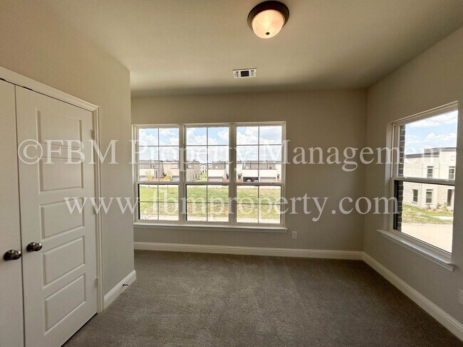 Building Photo - 2903 Layla Drive - Beautiful 3 Bedroom, 2....
