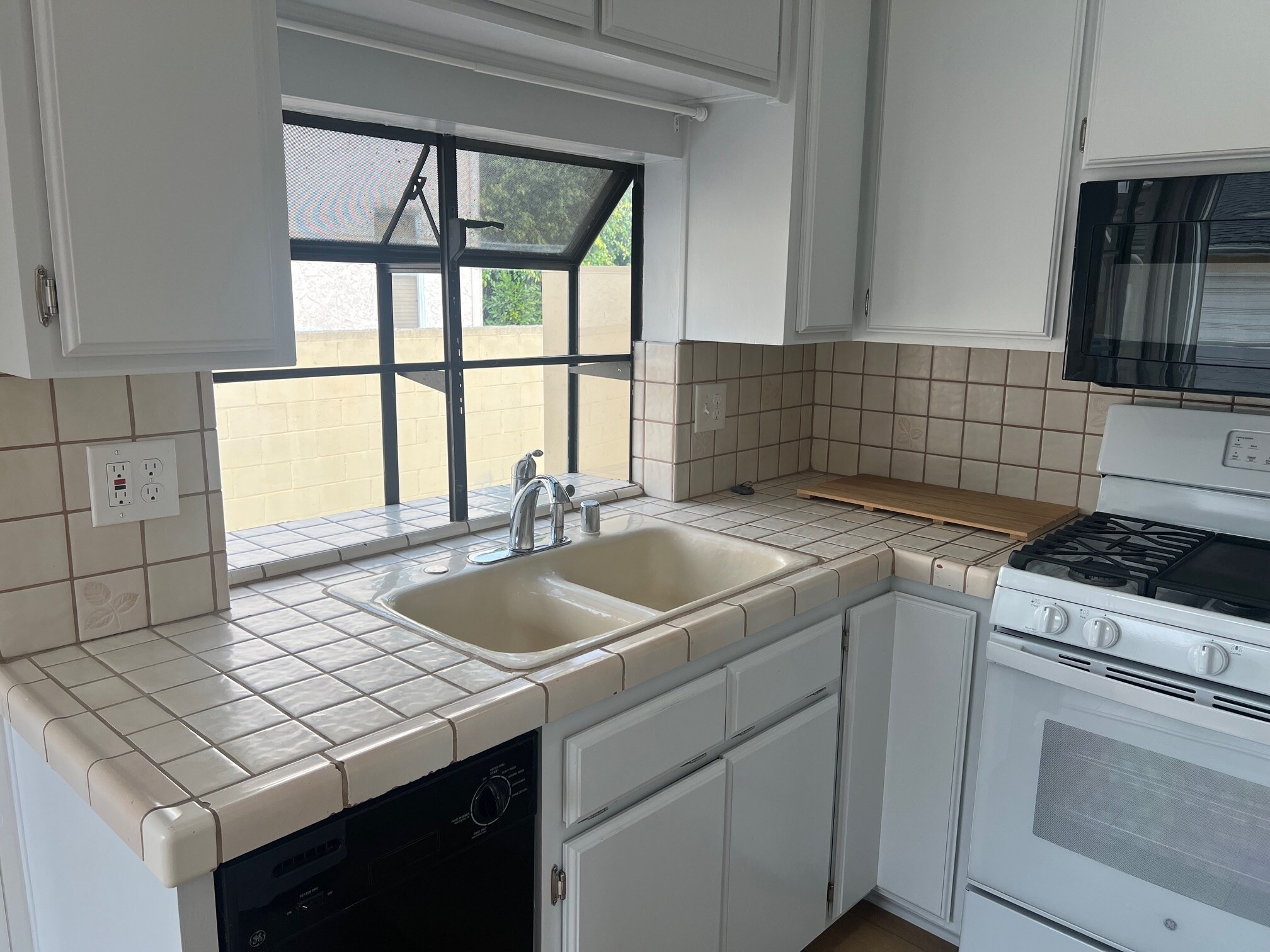 Building Photo - 3841 Westwood Blvd