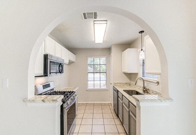 Building Photo - 12922 Meehan Dr