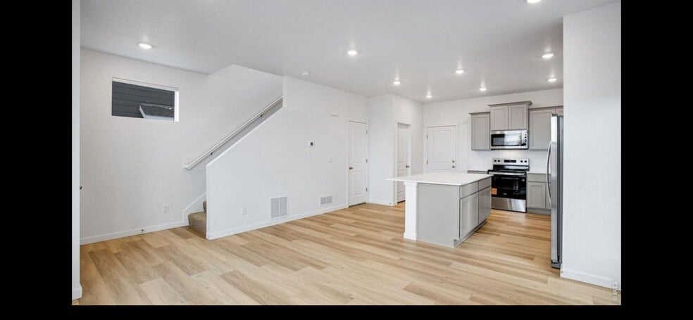 Building Photo - 309 Fiord Wy