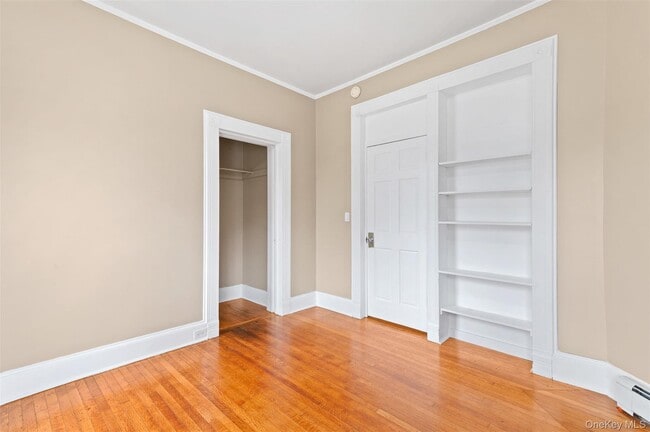 Building Photo - 33 Wickham Ave