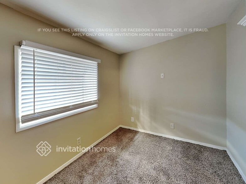 Building Photo - 2307 W Freeway Ln