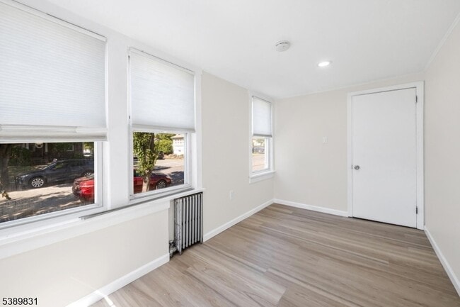 Building Photo - 317 Hawthorne Ave