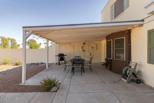 Building Photo - 3011 S Country Club Way