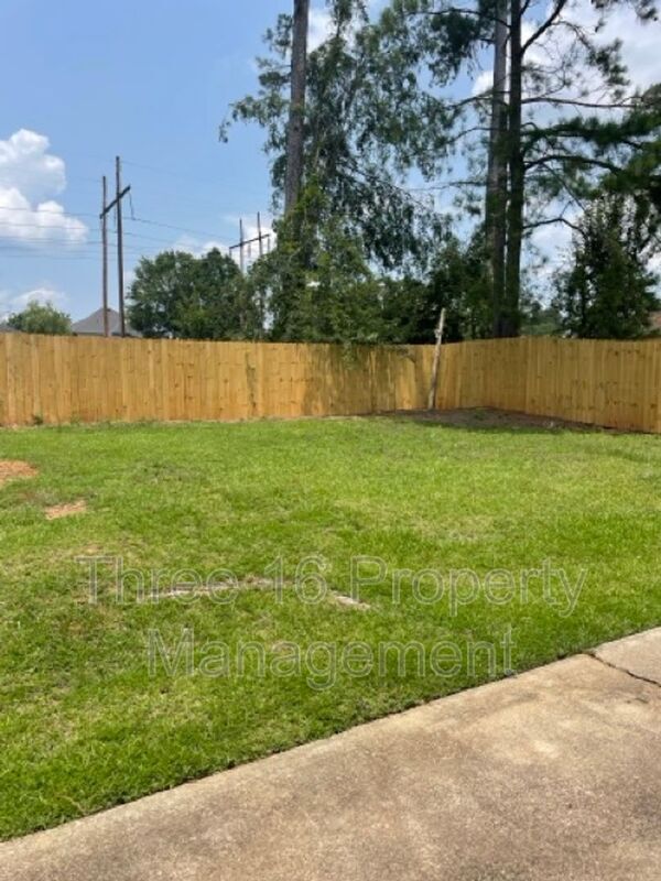 Building Photo - 4207 Fairfield Cir