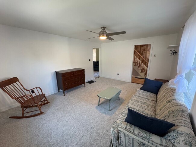 Building Photo - Spacious 4-Bedroom Single Family Rental in Amesbury - Available Now!