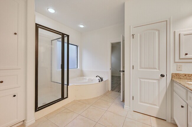 Building Photo - 4232 Rocky Rhodes Dr