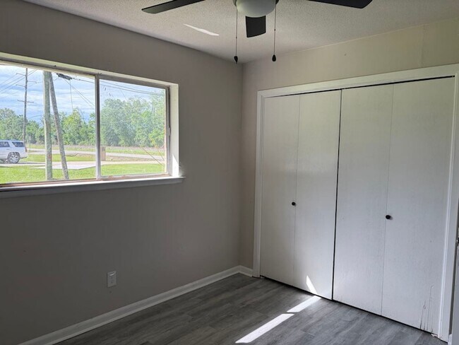 Building Photo - 5890 Helbig Rd