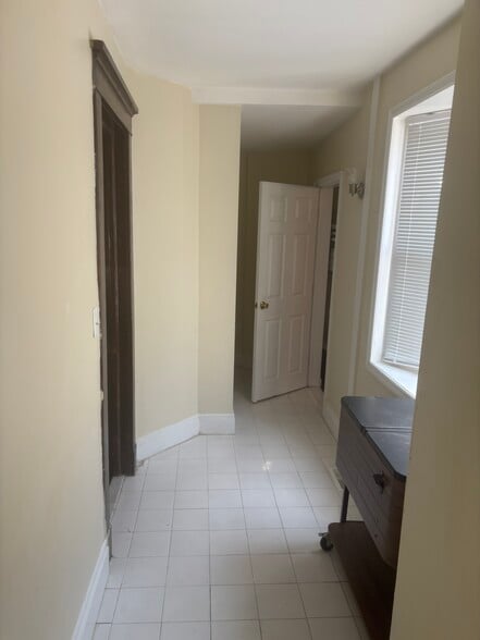 Building Photo - 2595 Waverly Way