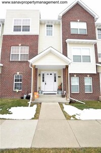 Building Photo - Stunning 2 Bed, 2.5 Bath Townhome with Lux...